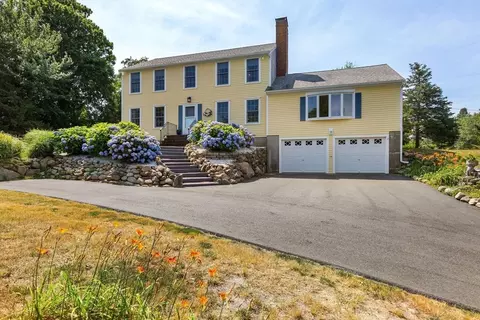 10 Briarfield Rd, Dennis, MA 02660