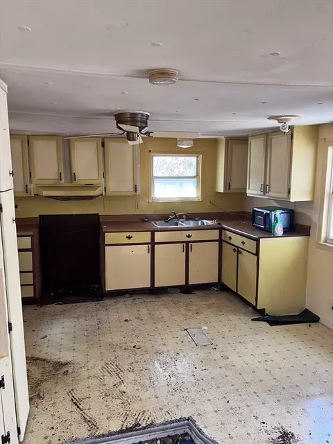 1032 N Main #3, Killingly, CT 06241