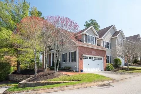 900 Lynnfield St #1, Lynnfield, MA 01940