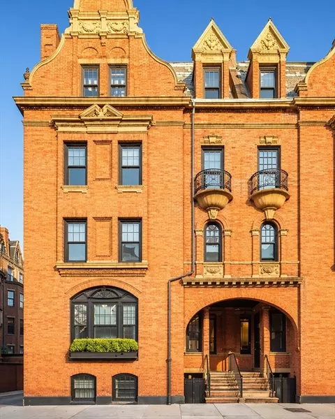 8 Fairfield St, Boston, MA 02116