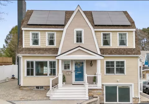 6 Desmond Ter, Salem, MA 01970
