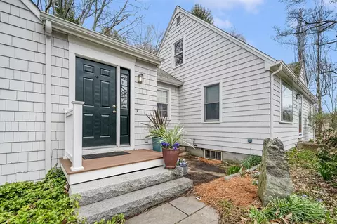 210 Pleasant St, Seekonk, MA 02771