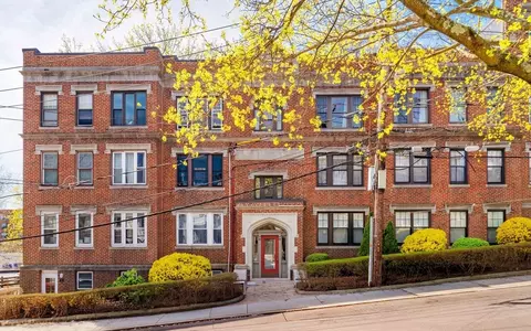 24 Summit Ave #1, Brookline, MA 02446