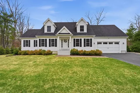 44 Bacon St, Pepperell, MA 01463