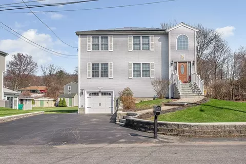 15 Meadow Dr, Lowell, MA 01854