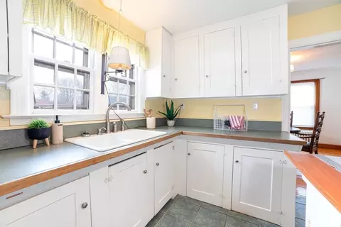 25 Dixfield Rd, Worcester, MA 01606 photo 9