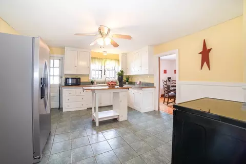 25 Dixfield Rd, Worcester, MA 01606 photo 12