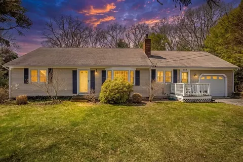 253 Gleneagle Dr, Centerville, MA 02632