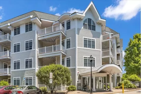 614 Pond St #1303, Braintree, MA 02184