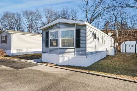 548 Kenyon Ave #4, Attleboro, MA 02703