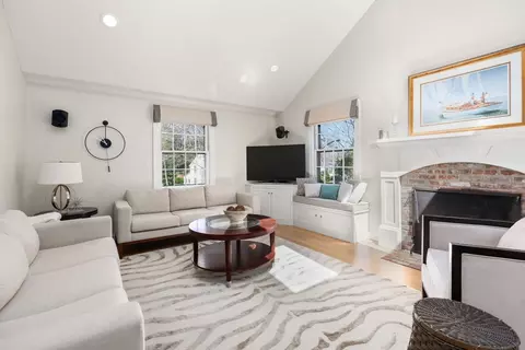 30 Ivy Rd, Wellesley, MA 02482 photo 3