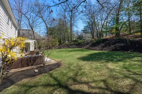 30 Ivy Rd, Wellesley, MA 02482 photo 2