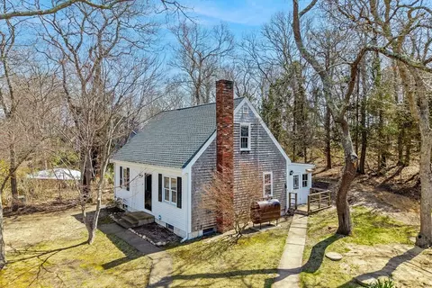 17 Mariner Rd, Tisbury, MA 02568