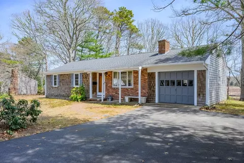 22 Longfellow Dr, Centerville, MA 02632