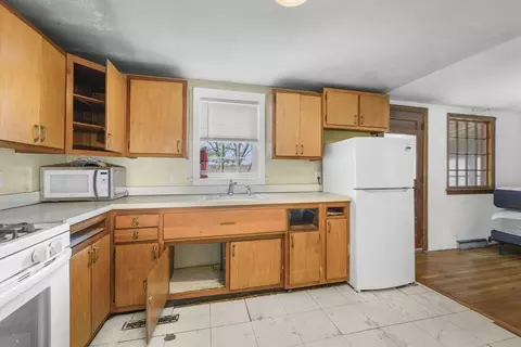 Kitchen - 22 Longfellow Dr, Centerville, MA 02632 photo 1 of 3