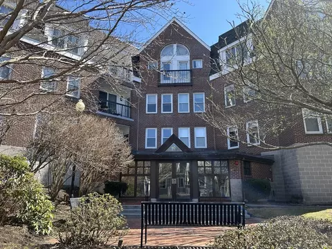 97 Anderer Ln #202, Boston, MA 02132