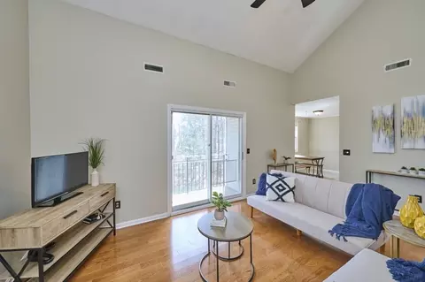 124 Tennis Plaza Rd #42, Dracut, MA 01826