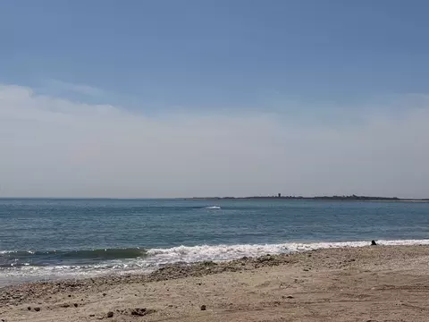 49 E Beach Rd, Westport, MA 02790