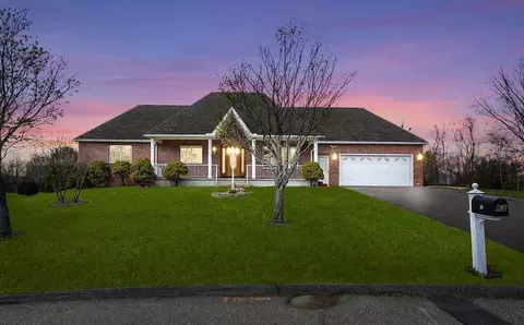 62 Parenteau Ct, Chicopee, MA 01020