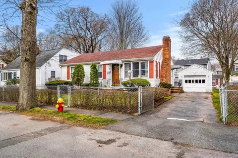 11 Arnold Rd, Peabody, MA 01960