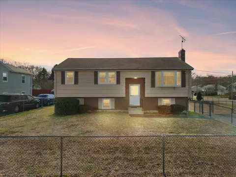59 Pomona Dr, Brockton, MA 02302