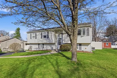 28 Drumlin Rd, Springfield, MA 01108 photo 2