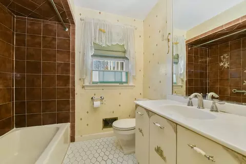 72 Stivaletta Dr, Dedham, MA 02026 photo 28