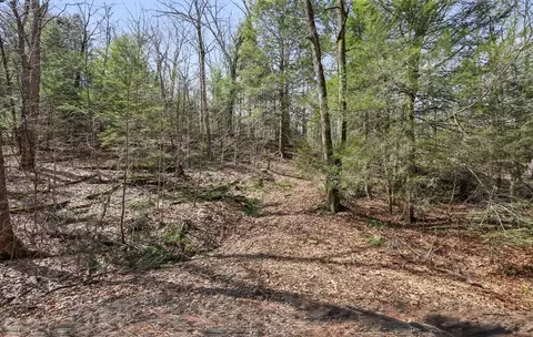 8 Hemlock Rd, Tyringham, MA 01264