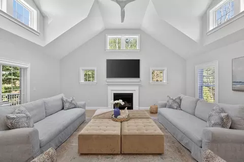 42 Cobblestone Cir, Mashpee, MA 02649 photo 4