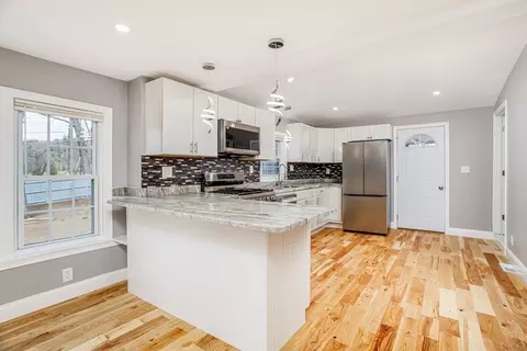 104 Youngs Rd, Lunenburg, MA 01462