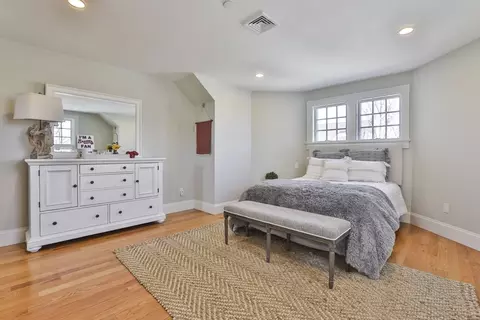Bedroom - 5 Coastline Dr, Mashpee, MA 02649 photo 3 of 9