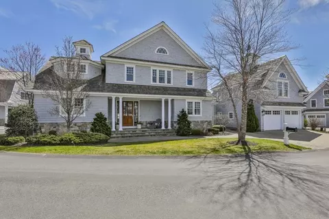 5 Coastline Dr, Mashpee, MA 02649