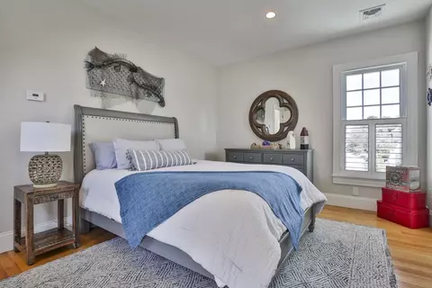 Bedroom - 5 Coastline Dr, Mashpee, MA 02649 photo 5 of 9