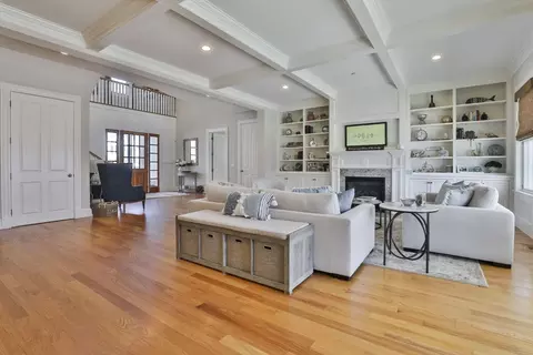 Living - 5 Coastline Dr, Mashpee, MA 02649 photo 1 of 2