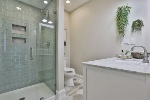 Bath - 5 Coastline Dr, Mashpee, MA 02649 photo 3 of 5