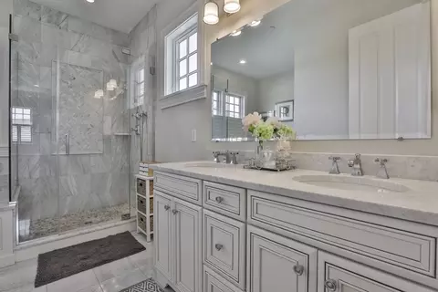 Bath - 5 Coastline Dr, Mashpee, MA 02649 photo 1 of 5