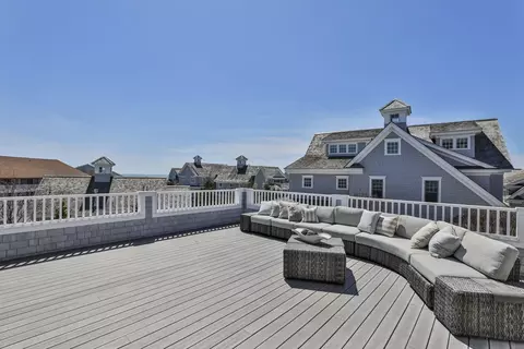 Exterior - 5 Coastline Dr, Mashpee, MA 02649 photo 3 of 4