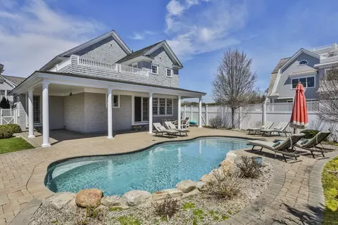 Exterior - 5 Coastline Dr, Mashpee, MA 02649 photo 4 of 4