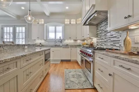Kitchen - 5 Coastline Dr, Mashpee, MA 02649 photo 3 of 6