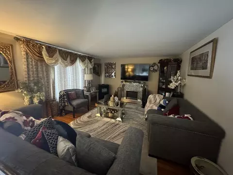 Living - 149 Thurber Ave, Attleboro, MA 02703 photo 1 of 1