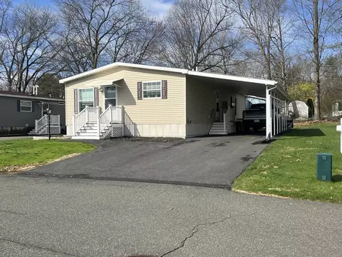 55 Hillview Dr, West Springfield, MA 01089