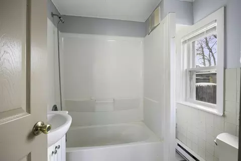 28 Maple St, Chicopee, MA 01020 photo 8