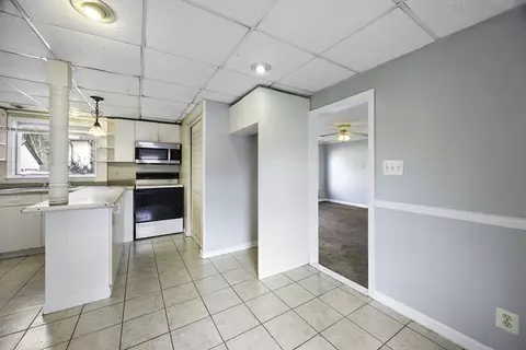 28 Maple St, Chicopee, MA 01020 photo 9