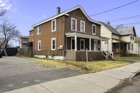 28 Maple St, Chicopee, MA 01020 photo 3