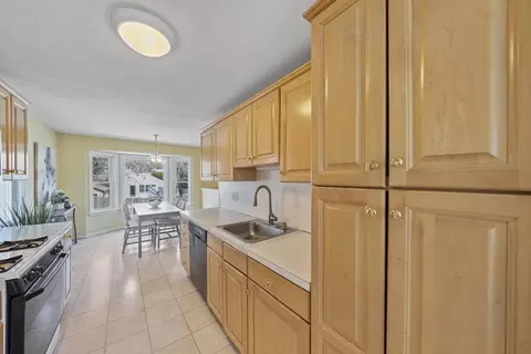 65 Maple St #B, Canton, MA 02021 photo 4