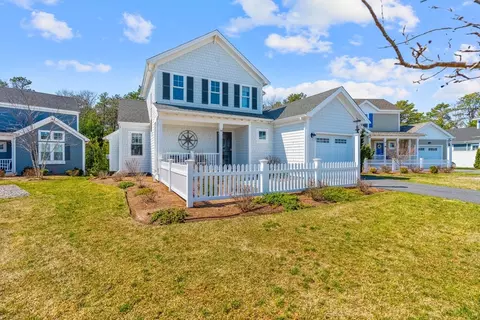 24 Cobblestone Cir, Mashpee, MA 02649