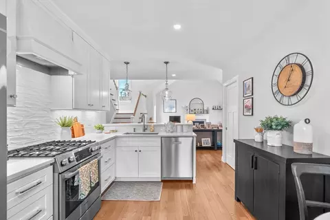 Kitchen - 24 Cobblestone Cir, Mashpee, MA 02649 photo 1 of 2