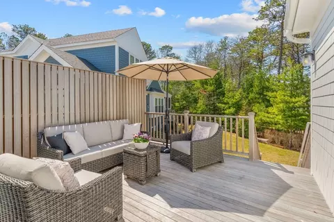Exterior - 24 Cobblestone Cir, Mashpee, MA 02649 photo 4 of 9
