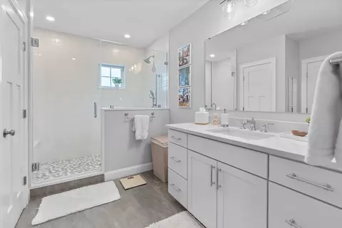 Bath - 24 Cobblestone Cir, Mashpee, MA 02649 photo 2 of 4