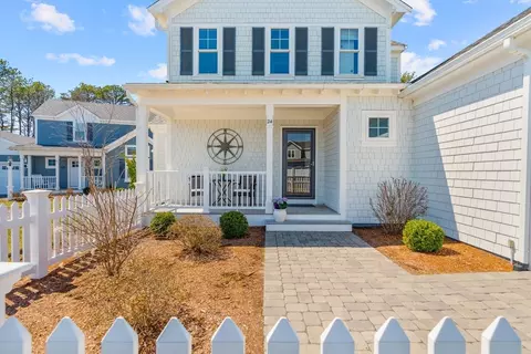 Exterior - 24 Cobblestone Cir, Mashpee, MA 02649 photo 2 of 9
